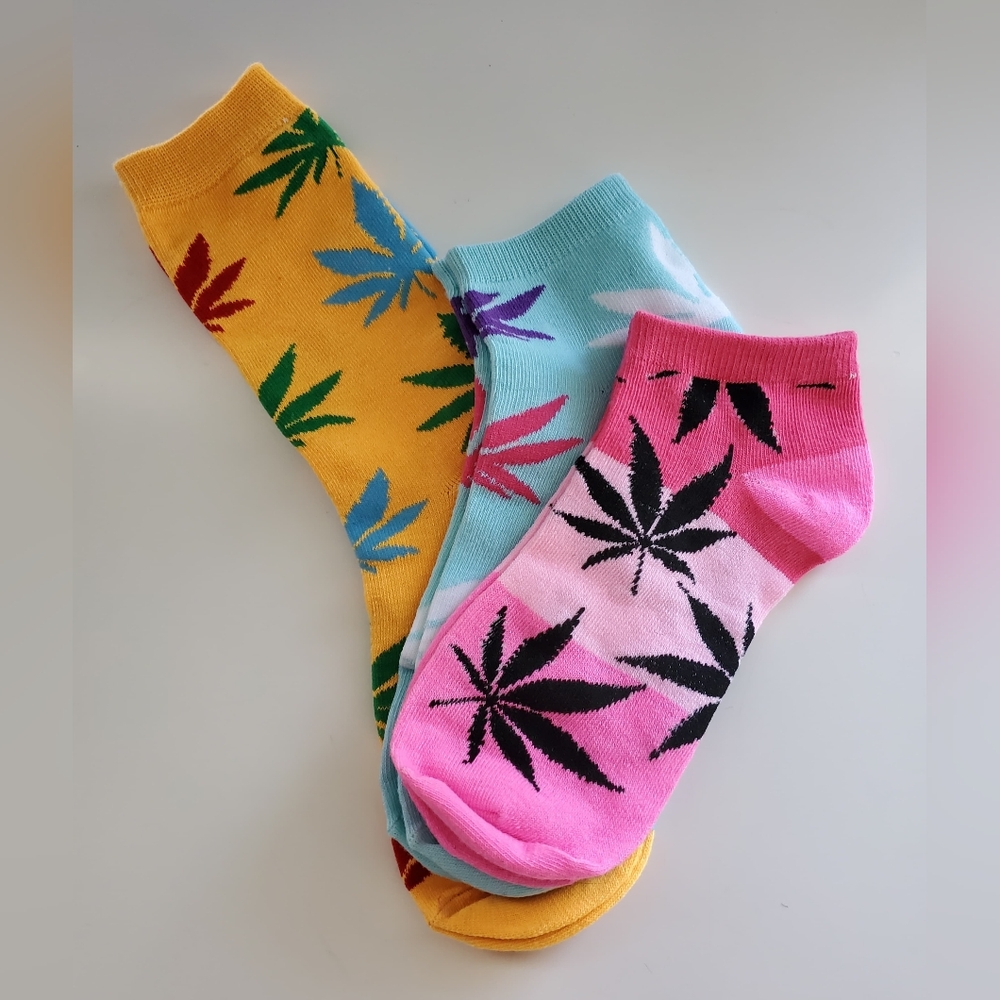 Ladies Colorful Leaf Pattern Socks - Set of 3
